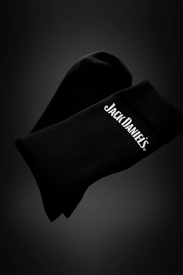 Schwarze Socken mit weißem JACK DANIEL'S Logo