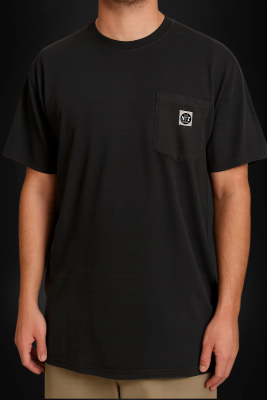 Schwarzes T-Shirt mit Brusttasche und aufgenähtem JACK DANIEL'S Patch (US-Import)