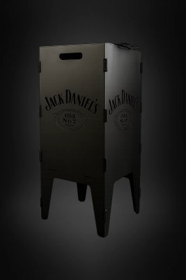 JACK DANIEL'S Feuerkorb aus Metall mit Grillrost und ausgestanztem Logo