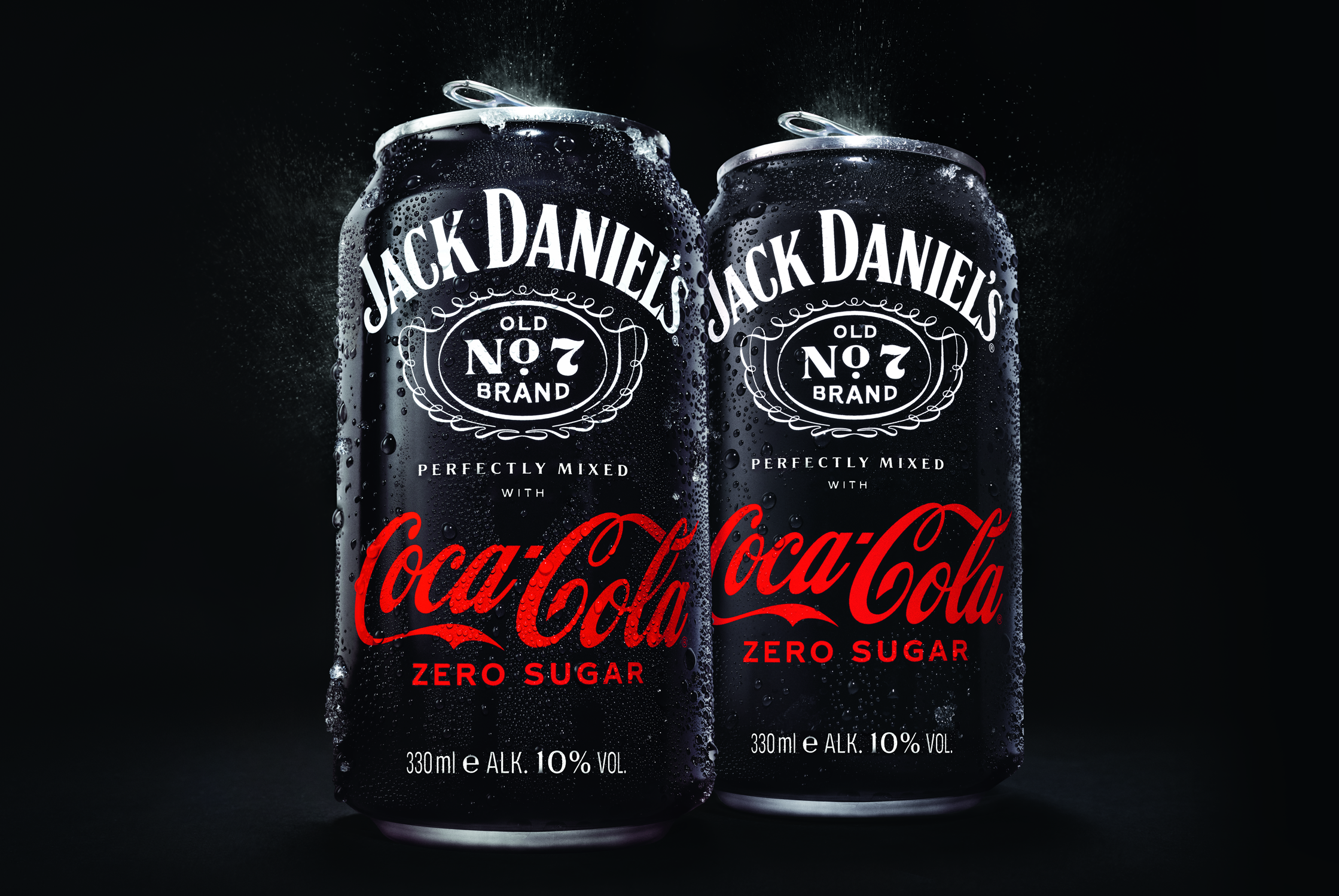 Eine 0,33-Liter-Dose JACK DANIEL'S & Coca-Cola Zero Sugar, bereit für zuckerfreien Genuss.